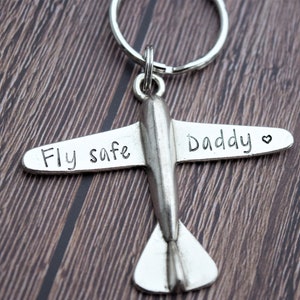 Fly safe Daddy keychain | Airplane keychain | Gifts for Pilots | Gifts for Pilot Dads | Airforce gifts for Dad | Air force gift from kids