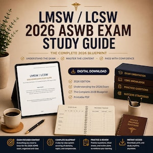 Puede incluir: Guía de estudio LMSW / LCSW 2026 ASWB en descarga digital que incluye una tableta con materiales de estudio, un plan de estudio y rastreador de progreso en espiral, una pila de cuatro libros titulados Exam Orientation, Core Knowledge, Practice Questions y Success Strategies, una taza de café y un cuaderno pequeño.