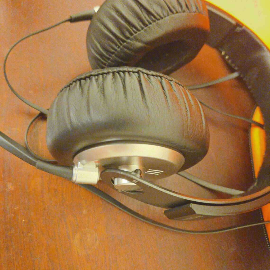 Sony MDR-XB500 Headphones With Upgraded Genuine Sheepskin Head Wrap And Case, foto 4 di 5