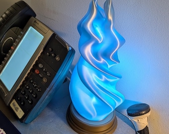 Lampa z płomieniem drukowana w 3D | Nowoczesna lampka nocna LED o subtelnym, rzeźbiarskim designie