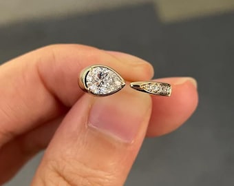 Päronformad 1CT Moissanitring, förgyllt silver med sidostenar