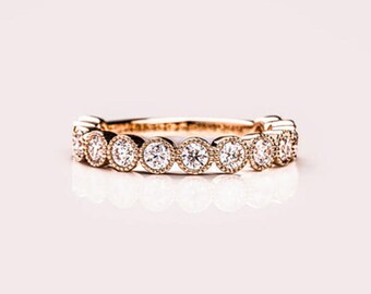 Rundslipad moissanitvigselring i roséguldpläterat sterlingsilver
