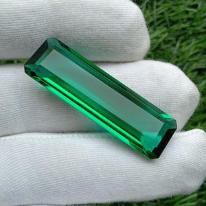 Topázio verde retangular facetado para confecção de joias (40x13x8 mm)