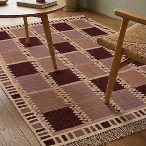Vinröd plattvävd Dhurrie-matta – Neutral tribal geometrisk kelimmatta, vintageinspirerad matta