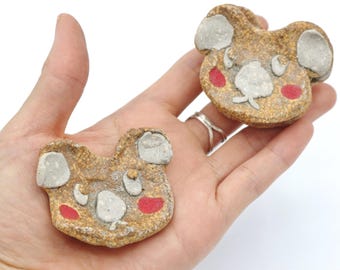Plato de cerámica para koala hecho a mano: plato de arcilla roja en forma de anillo - Hecho en EE. UU.