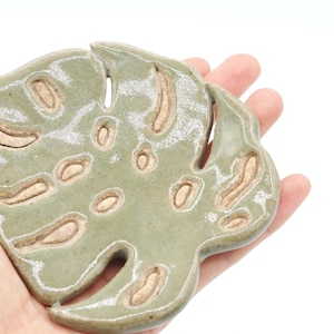handmade ceramic Monstera spoon rest,spoon rest for stove,Monstera leaf trinket dish, ring dish, Monstera jewelry holder, sponge holder