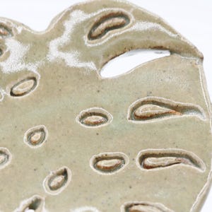 handmade ceramic Monstera spoon rest,spoon rest for stove,Monstera leaf trinket dish, ring dish, Monstera jewelry holder, sponge holder