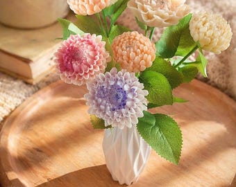 Doftande dahliablomma – bomullsblomma – blomma på stjälk – doftande bukett – mysig dekoration – presentidé till mors dag