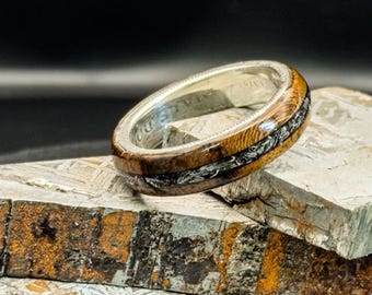 Teruggewonnen teak, tankloopvlak, ring met zilveren munt - historische houten ring US Navy scheepsdek