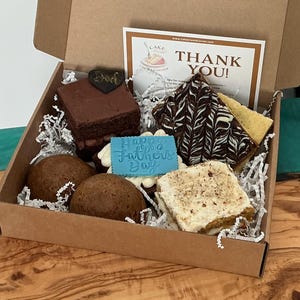 Fathers Day | Mixed Treat Box | Brownies, Cookies, Cake, Flapjack & Millionaire Shortbread | Movie Night | Sharing Selection | Postal Gift