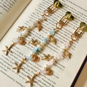 Ciondolo Kindle con pietra preziosa oceanica, accessorio per e-reader costiero, regalo fatto a mano per gli amanti dei libri da spiaggia