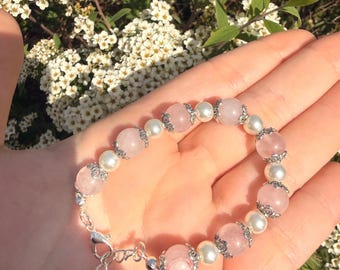 Pulsera de piedras preciosas, cuarzo rosa, perlas, pulsera con detalles en plata, delicado regalo de joyería de cristal