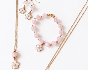 Parure de bijoux en fleurs de cerisier, quartz rose, collier, boucles d'oreilles, bracelet, plaqué or 18 carats, fleur de sakura, bijoux à fleurs roses, cadeau pour elle