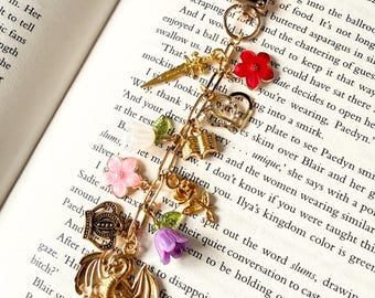 Llavero Kindle de fantasía, espada de dragón dorada, dijes florales, accesorio Kindle para amantes de los libros, regalo para lectores, dije cottagecore, lindo llavero para teléfono