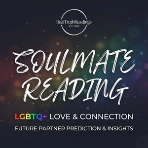 Puede incluir: Gráfico promocional para RealTruthReadings. El texto "SOULMATE READING" está en escritura blanca. Debajo, el texto "LGBTQ+ LOVE & CONNECTION" está en colores arcoíris, con "FUTURE PARTNER PREDICTION & INSIGHTS" debajo. El fondo es oscuro con bokeh colorido.