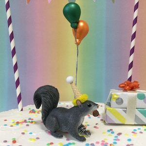 Squirrel cake topper with optional cake bunting. Woodland animal cake decoration with optional cake bunting