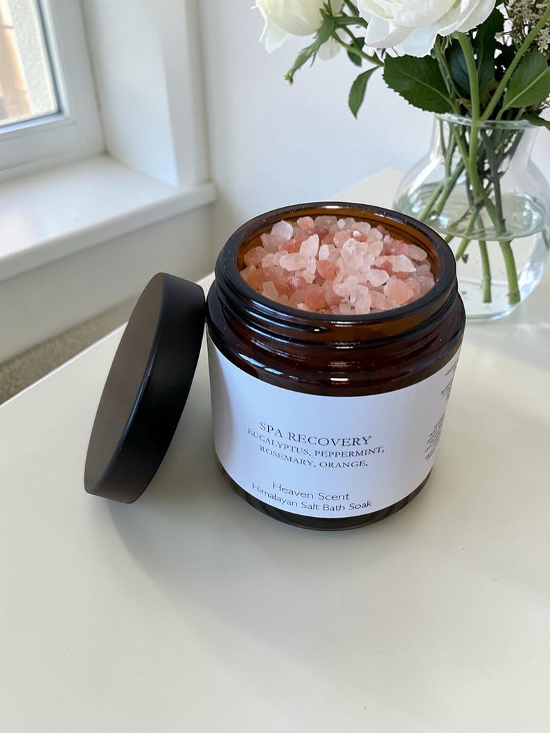 Puede incluir: Un juego de tres tazas de cer&aacute;mica con un acabado moteado y mate. Las tazas son de color crema, gris claro y gris oscuro. Cada taza tiene un dise&ntilde;o simple y minimalista, ideal para caf&eacute; o t&eacute;.