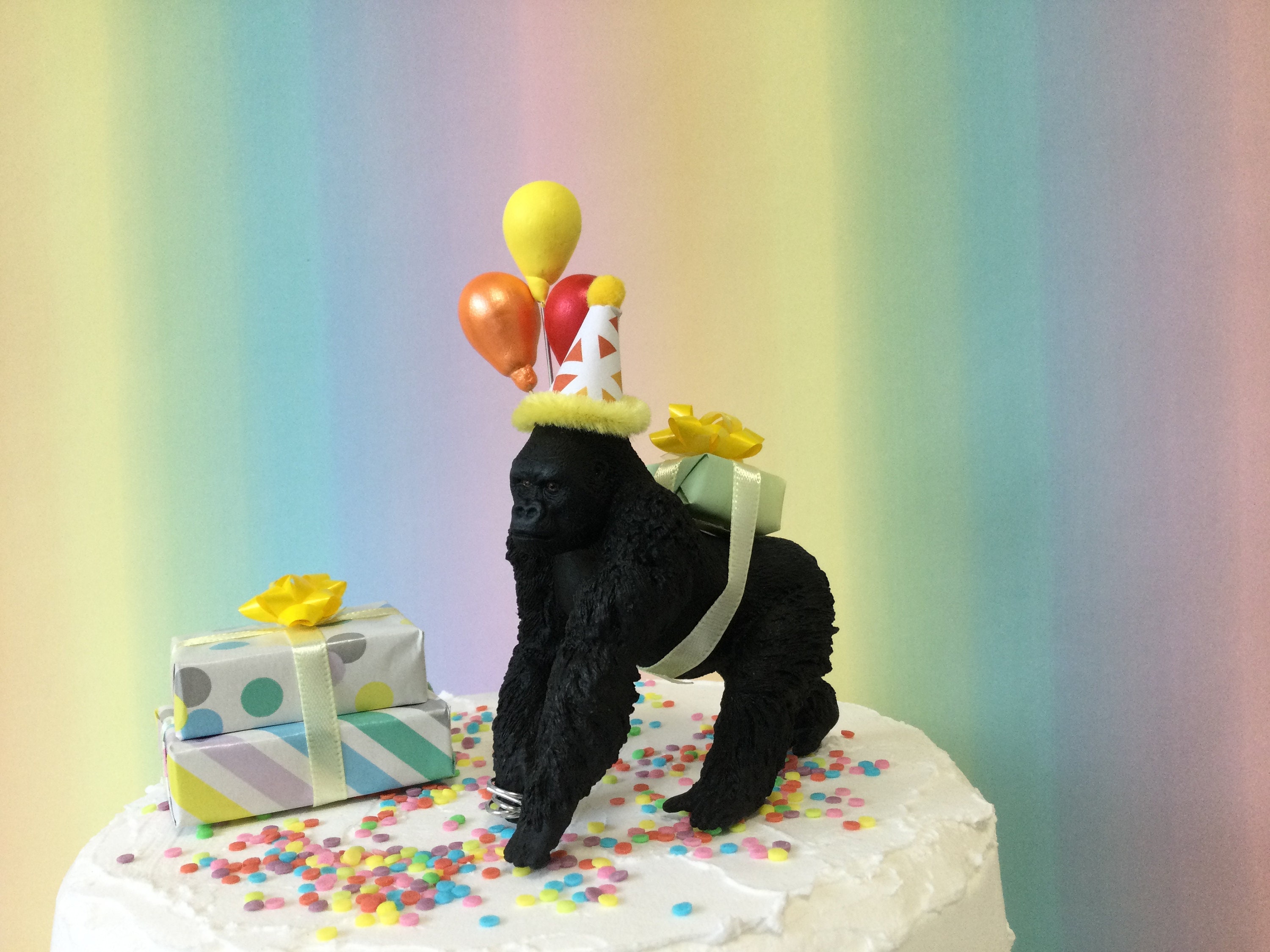 Make this cute cake topper with the help of Gorilla Permanent
