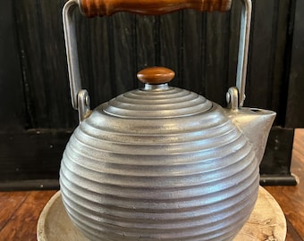 Wilton Armetale Branded, Pewter Tea Kettle With Wooden Handle & Knob on the Lid, 2 Quart Capacity, Beehive Design
