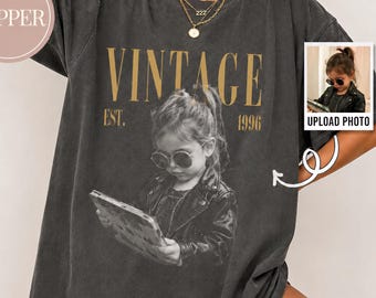 Camiseta vintage de 1996 con foto personalizada, camiseta pirata de 30 cumpleaños, regalo de cumpleaños personalizado para ella o para él, camiseta retro Est. 1996