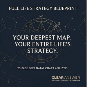 Könnte beinhalten: Eine dunkelblaue Grafik mit dem Text "FULL LIFE STRATEGY BLUEPRINT" und "YOUR DEEPEST MAP. YOUR ENTIRE LIFE'S STRATEGY." Ein goldenes astrologisches Diagramm befindet sich in der Mitte. Der Text "25-PAGE DEEP NATAL CHART ANALYSIS" steht darunter. Die Worte "CLEAR ANSWER" stehen unten.