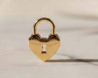 Colgante de corazón con candado, joyería romántica, estilo minimalista chic, regalo para ella, accesorio para mujer, accesorio dorado de noche, moda elegante.