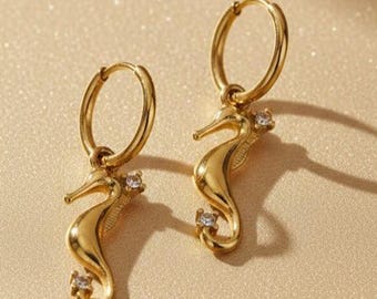 Pendientes de caballito de mar dorados: elegantes pendientes de aro para mujer, joyería náutica de lujo, accesorio de acero inoxidable dorado para mujer, regalo de verano.