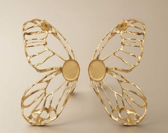Pendientes de mariposa calados en oro: elegante joyería femenina, estilo boho chic, ligeros, minimalistas y modernos. Regalo ideal para mujeres.