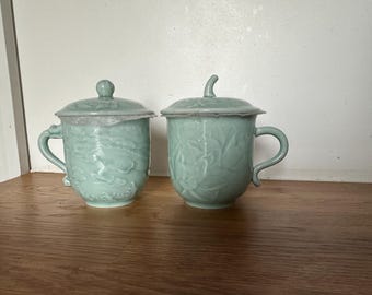 Set van 2 x Celadon-mokken met deksel, lotus en draak
