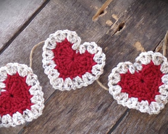 Handgemachte gehäkelte 7 Herzgirlande / Valentinstag-Herzbanner / Handgemachte rote Herz-Girlande / Bauernhaus-Herz-Girlande / romantisches Wandbehang