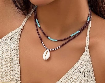 Handgemachte geschichtete Kauri Muschel Halskette / Boho Perlenkette / Beachy Muschel Schmuck / Sommer Urlaub Accessoire / Handgemachter Stil Choker