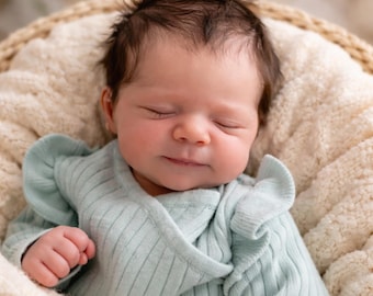 18 Inch Reborn Baby Doll Lifelike 3D Skin, Soft Touch Newborn Doll with Veins, Realistic Cuddly Baby Gift