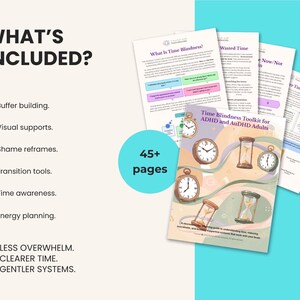 Op de afbeelding: Een documentenset Time Blindness Toolkit for ADHD and AuDHD Adults met meer dan 45 pagina's. De omslag toont diverse klokken en zandlopers. De tekst bevat WHAT'S INCLUDED, Buffer building, Visual supports, Shame reframes, Transition tools, Time awareness, Energy planning, LESS OVERWHELM, CLEARER TIME en GENTLER SYSTEMS.
