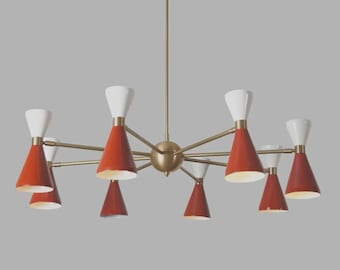 Lampadario Sputnik in ottone realizzato a mano, stile Mid-Century Modern, ideale per interni eleganti e contemporanei.
