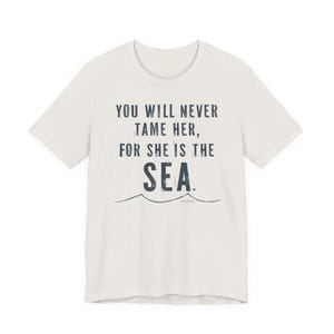 Camiseta "Nunca la domarás", camiseta con estampado costero para mujer, camiseta con cita sobre el mar, camiseta para amantes del océano, camiseta de playa para mujer - Blanco vintage Vintage White