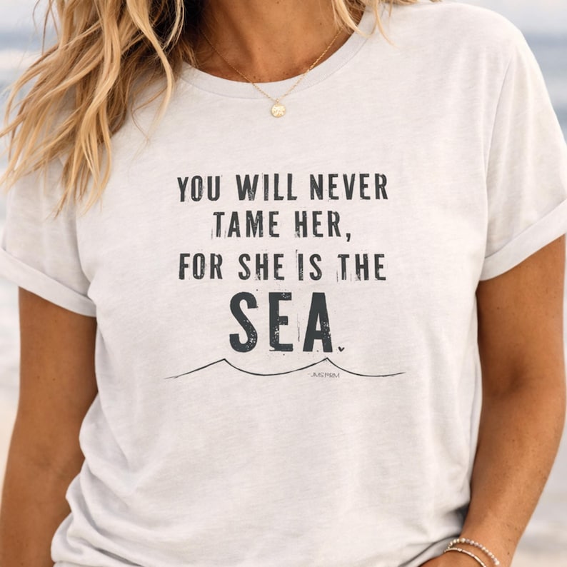 Camiseta "Nunca la domarás", camiseta con estampado costero para mujer, camiseta con cita sobre el mar, camiseta para amantes del océano, camiseta de playa para mujer - Blanco vintage imagen 1