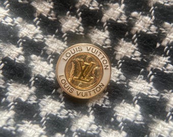 Vintage White and gold Button 23mm – Engraved Logo Detail.