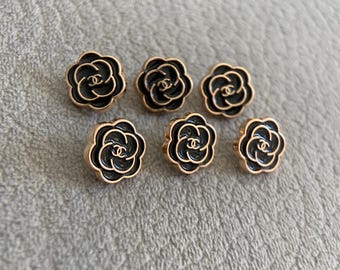 Set of 6 small buttons