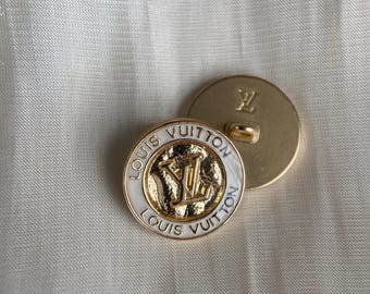 Vintage White and gold Button 23mm – Engraved Logo Detail.