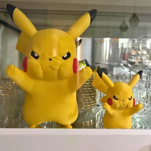 Drukowany w 3D Pikachu do siedzenia przy oknie – dekoracja biurka gracza, kumpel z anime