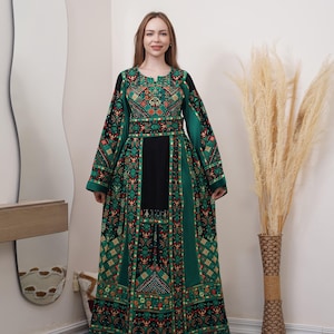 Embroidered Palestinian Thobe Dress – Traditional Tatreez Needlework, Jerusalem Inspired