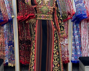 Al Majdalawi Embroidered Palestinian Thobe – Authentic Cultural Dress