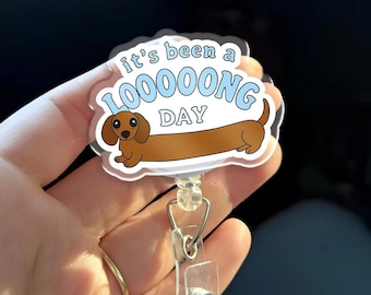 "Lustiges Dackel Design, ""It's Been a Looong Day"" ID Halter, niedlicher Dackel Clip für Krankenschwestern, Tierärzte, Lehrer, Krankenschwester Geschenk."