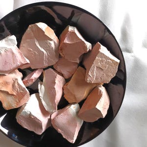 kaolin cosmetics | kaolin africa | kaolin | Kalaba | Pica | Calabar | Lokpo | pink kaolin | kaolinite clay | kaolin clay | Mabel image 1