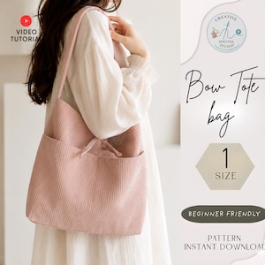 Könnte beinhalten: Eine altrosa Cord-Einkaufstasche mit einer Vordertasche mit Schleifendetail und einem Schulterriemen. Das Bild enthält den Text Creative Digital Studio, Bow Tote bag, 1 SIZE, BEGINNER FRIENDLY und PATTERN INSTANT DOWNLOAD.