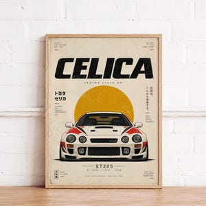 Peut inclure: Une affiche encadrée présentant une illustration de voiture de sport Toyota Celica ST205 blanche centrée sous un grand cercle jaune. Le texte indique CELICA, LEGEND LIVES ON, ST205, et inclut des caractères japonais et des spécifications techniques.