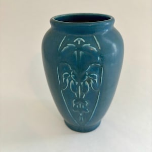 Rookwood Pottery, blue-matte vase,  Art Deco Nouveau Style with floral motif, 1920s American collector antique/vintage piece