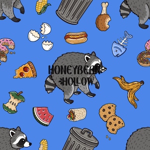 Könnte beinhalten: Ein nahtloses Muster auf hellblauem Hintergrund mit Cartoon-Waschbären und verschiedenen Essensresten wie Pizzastücken, Donuts, Bananenschalen, Fischgräten, Hähnchenschenkeln, Mais, Wassermelone, Keksen, Eierschalen, Hotdogs und Mülleimern.