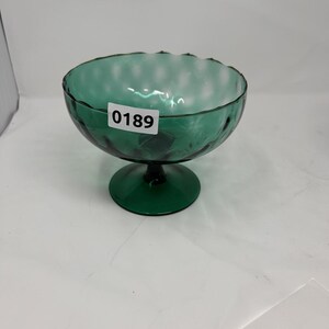 Vintage Green Glass Pedestal Compote Bowl – Scalloped Rim Art Deco Home Decor