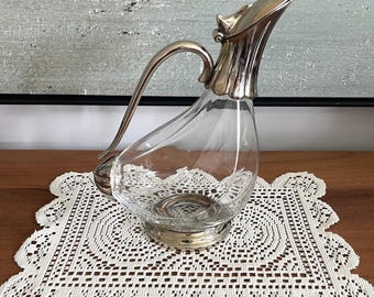 Vintage Italiaanse verzilverde glazen karaf in de vorm van een eend, geschikt voor water of wijn.